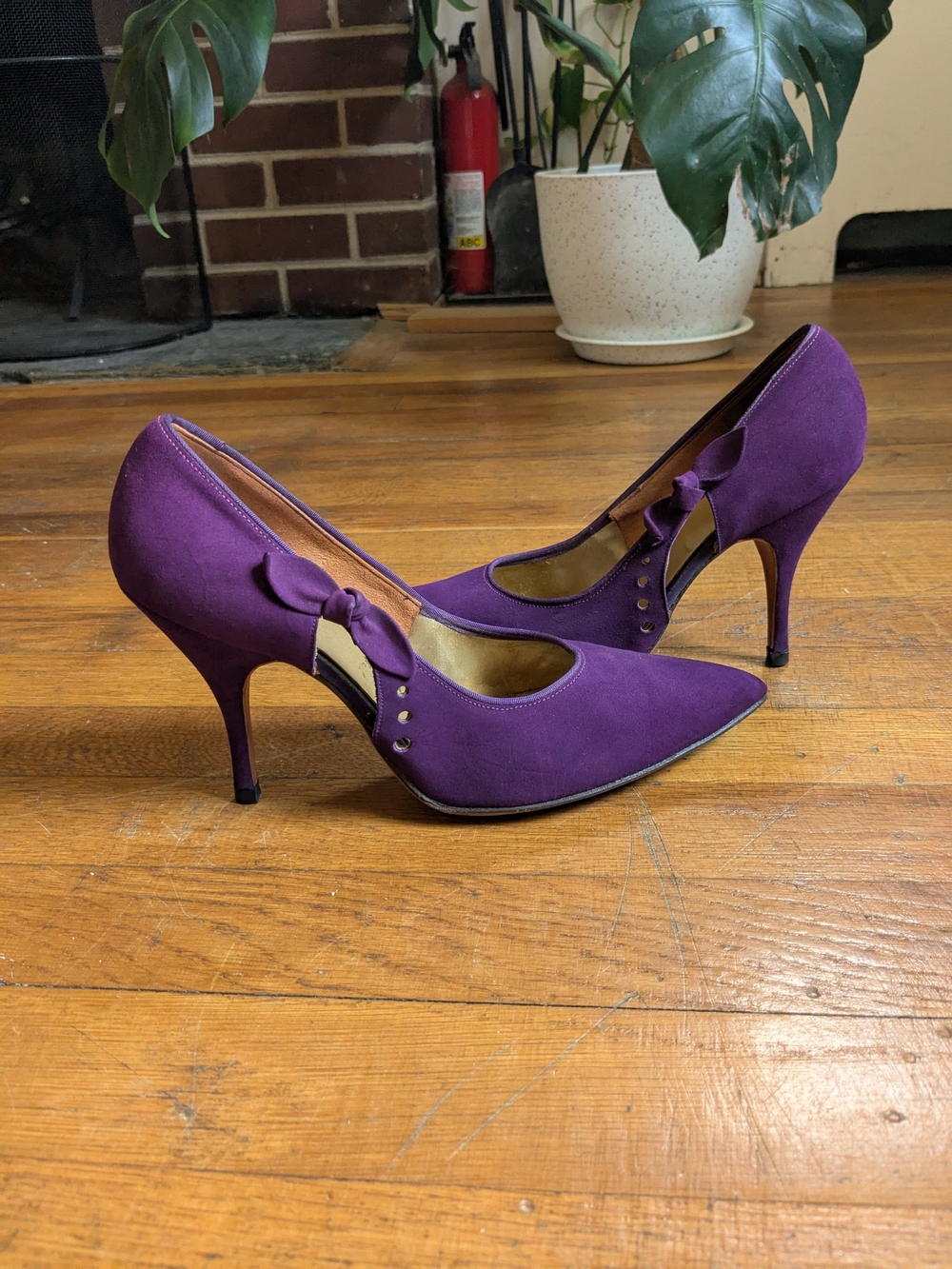 1950s Purple Suede Pumps With Cutouts and Bows